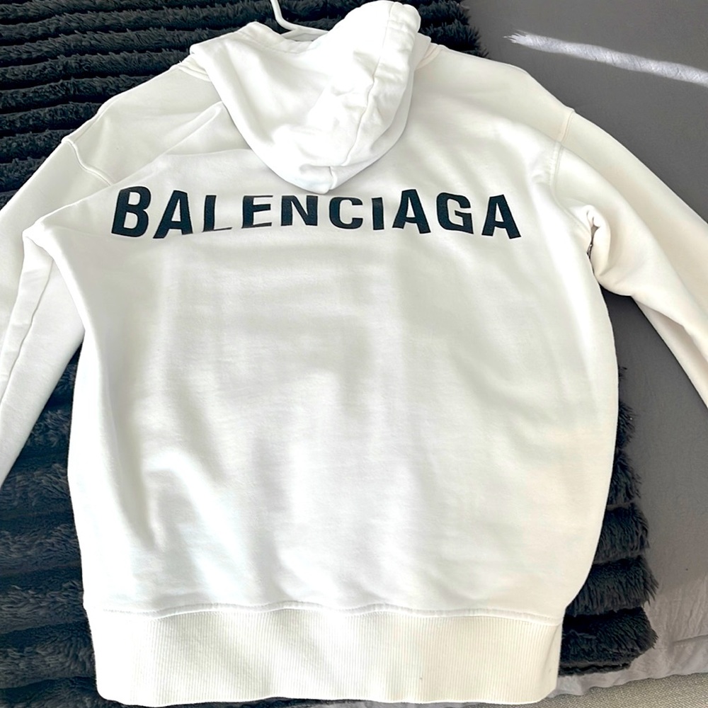 Takes space in closet. Fits a M for women and XS  for men